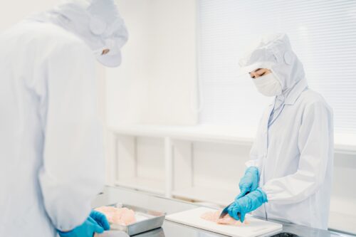 お肉の加工業務　/　未経験者大歓迎　/短期勤務もOK